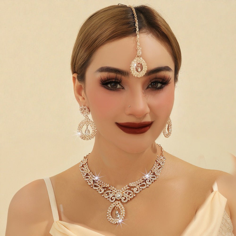 Parure de Mariage 3 Pièces - Collier, Boucles d'Oreilles & Tikka Doré Strass - Soin & GrâceSoin & GrâceStyle 128a55ab77f1053459b5ded020311888d